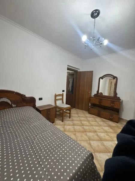 Tirane, jepet me qera apartament 2+1+Ballkon Kati 4, 100 m² 550 € 