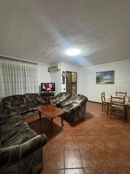 Tirane, jepet me qera apartament 2+1+Ballkon Kati 4, 100 m² 550 € 