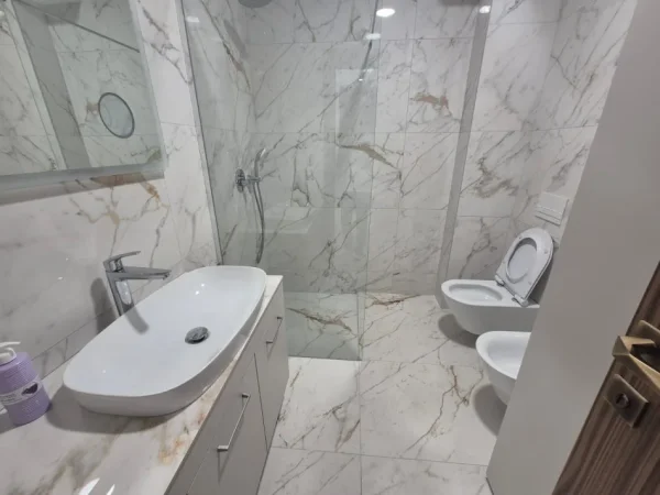 Tirane, jepet me qera apartament 3+1 Kati 2, 80 m² 1.500 € (Myslym Shyr)