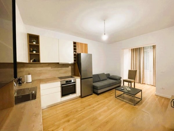 Tirane, jepet me qera apartament 2+1 Kati 1, 115 m² 700 € (21 DHJETORIT)