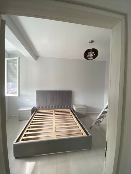 Tirane, jepet me qera apartament 1+1+Ballkon Kati 8, 61 m² 550 € (River Residence)