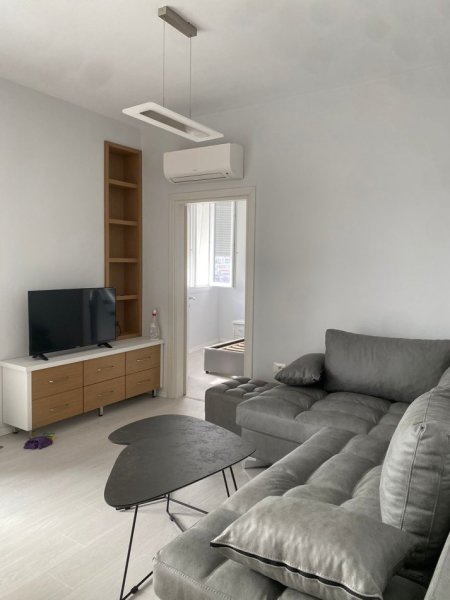 Tirane, jepet me qera apartament 1+1+Ballkon Kati 8, 61 m² 550 € (River Residence)