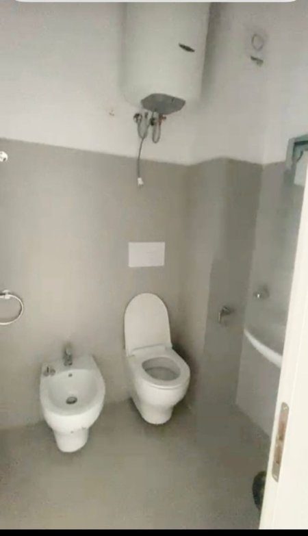 Tirane, jepet me qera apartament 1+1+Ballkon Kati 8, 61 m² 550 € (River Residence)