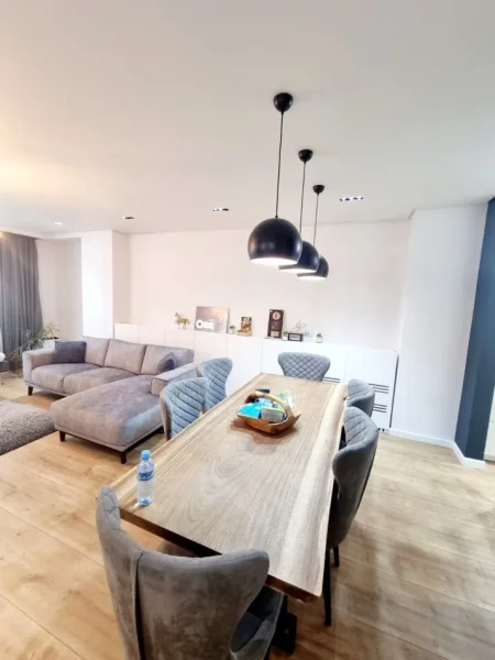 Tirane, shitet apartament 2+1 , 170 m² 590.000 € (Perballe Vesa Center)