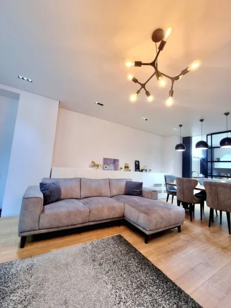 Tirane, shitet apartament 2+1 , 170 m² 590.000 € (Perballe Vesa Center)