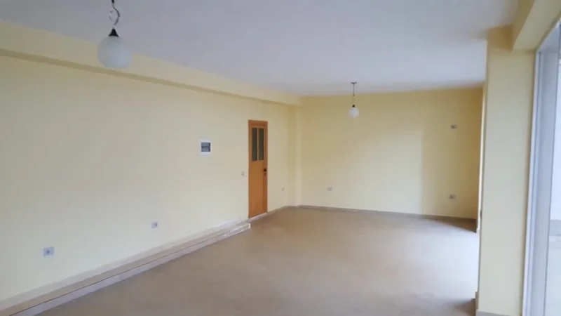 Tirane, shes ambjent biznesi Kati 0, 85 m² 175.000 € (kodra e Diellit)