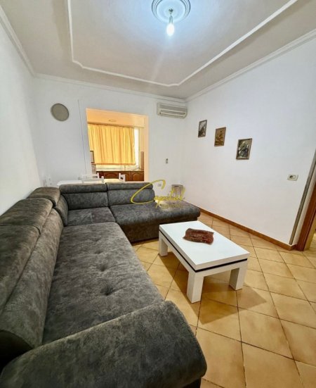 Tirane, jepet me qera apartament 2+1 Kati 5, 80 m² 450 € (BRRYLI)