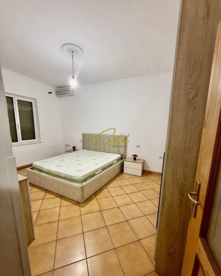 Tirane, jepet me qera apartament 2+1 Kati 5, 80 m² 450 € (BRRYLI)