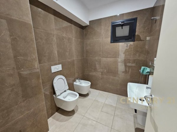 Tirane, jepet me qera zyre Kati 2, 115 m² 1.500 € (Prane Rruges se Kosovareve)