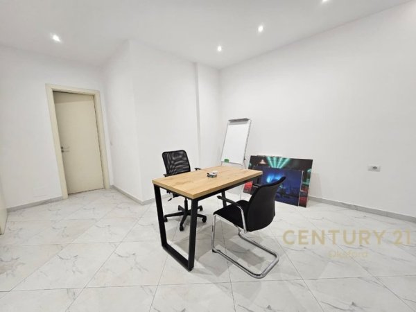 Tirane, jepet me qera zyre Kati 2, 115 m² 1.500 € (Prane Rruges se Kosovareve)