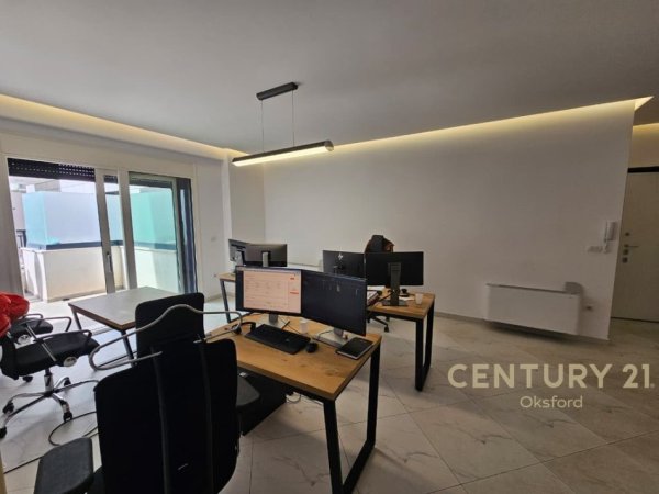 Tirane, jepet me qera zyre Kati 2, 115 m² 1.500 € (Prane Rruges se Kosovareve)