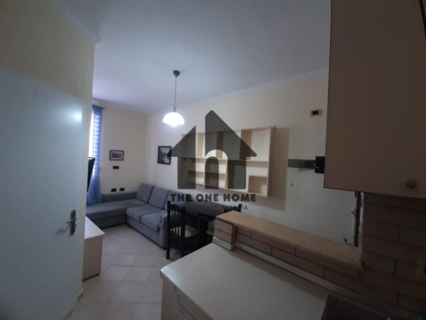 Tirane, jepet me qera apartament 1+1+Ballkon Kati 2, 70 m² 450 € (Rr 5- Maj)