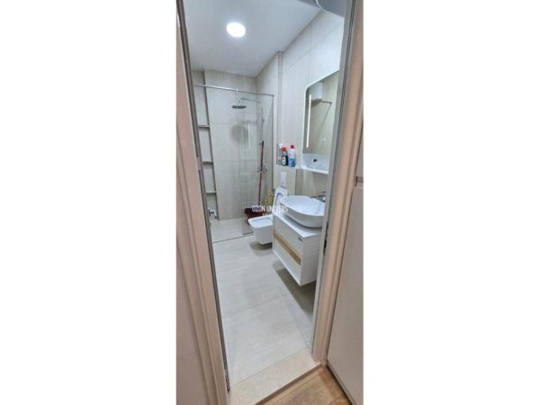 Tirane, jepet me qera apartament 1+1+Ballkon Kati 3, 65 m² 750 € (Komuna e Parisit, tek Lulishtja Tirana, Albania)
