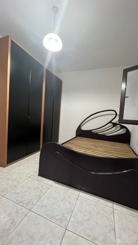 Tirane, jepet me qera shtepi 2+1 Kati 1, 130 m² 460 € (Kombinat)