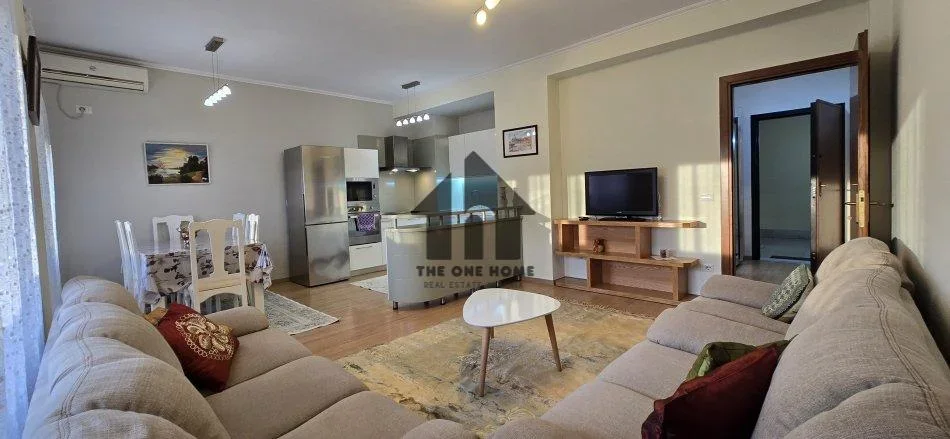 Tirane, jepet me qera apartament 2+1+Ballkon Kati 7, 99 m² 750 € (Pazari i Ri)