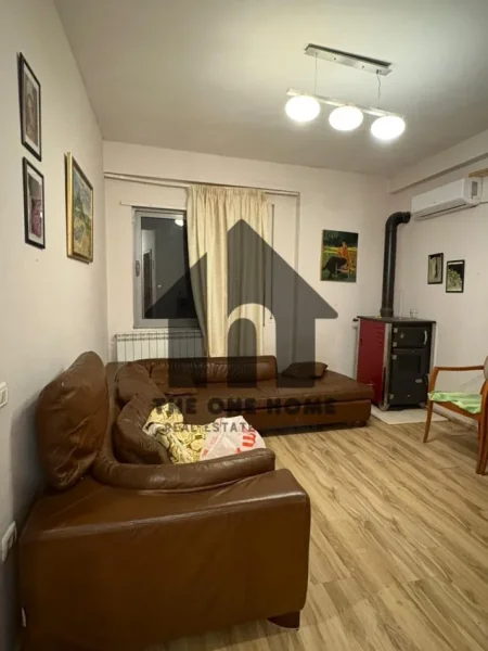 Tirane, jepet me qera apartament 2+1+Ballkon Kati 4, 95 m² 500 € (Kopshti Botanik)
