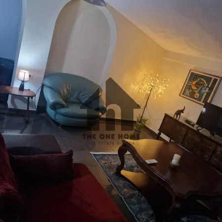 Tirane, jepet me qera apartament 2+1+Ballkon Kati 3, 90 m² 500 € (Frigoriferi)