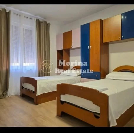 Tirane, jepet me qera apartament 2+1+Ballkon Kati 8, 115 m² 850 € (Komuna e Parisit)