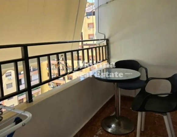 Tirane, jepet me qera apartament 2+1+Ballkon Kati 8, 115 m² 850 € (Komuna e Parisit)