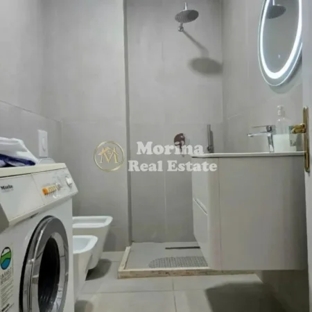 Tirane, jepet me qera apartament 2+1+Ballkon Kati 8, 115 m² 850 € (Komuna e Parisit)