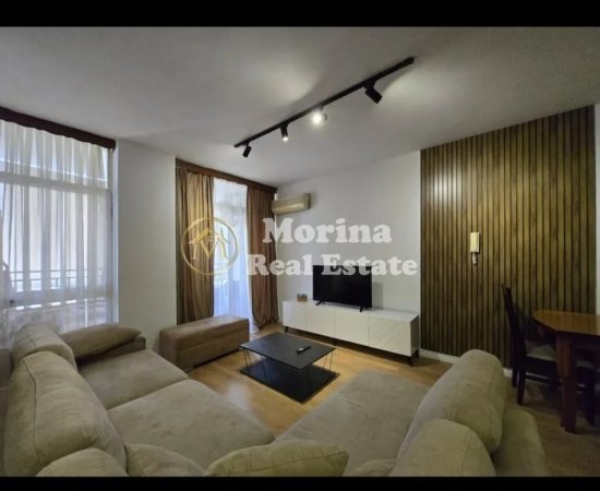 Tirane, jepet me qera apartament 2+1+Ballkon Kati 8, 115 m² 850 € (Komuna e Parisit)