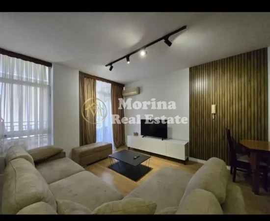Tirane, jepet me qera apartament 2+1+Ballkon Kati 8, 115 m² 850 € (Komuna e Parisit)
