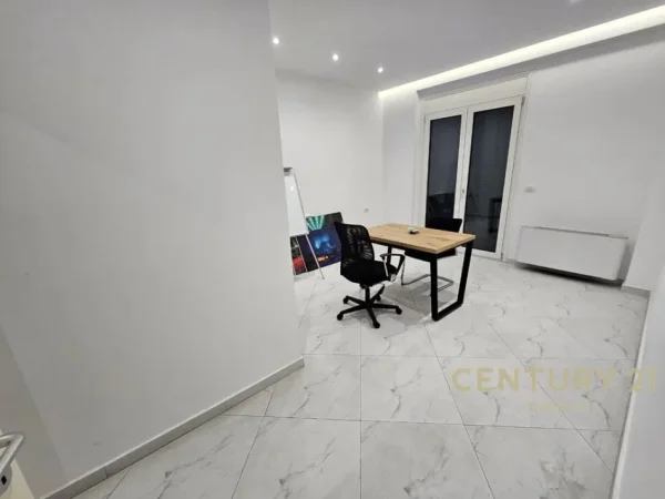 Tirane, jepet me qera zyre Kati 2, 115 m² 1.500 € (PRANE RRUGES SE KOSOVAREVE)