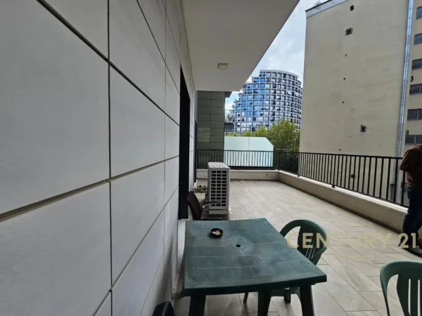 Tirane, jepet me qera zyre Kati 2, 115 m² 1.500 € (PRANE RRUGES SE KOSOVAREVE)