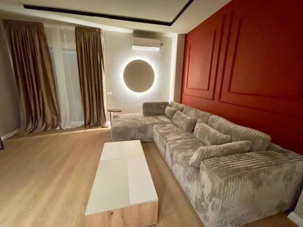 Tirane, jepet me qera apartament 1+1 Kati 4, 80 m² 750 € (Qender)