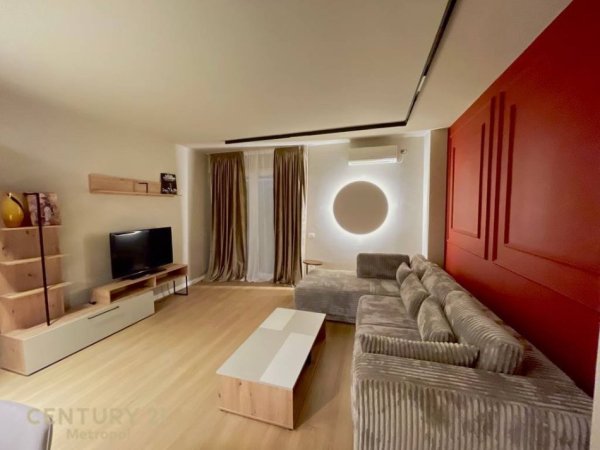 Tirane, jepet me qera apartament 1+1 Kati 4, 80 m² 750 € (Qender)