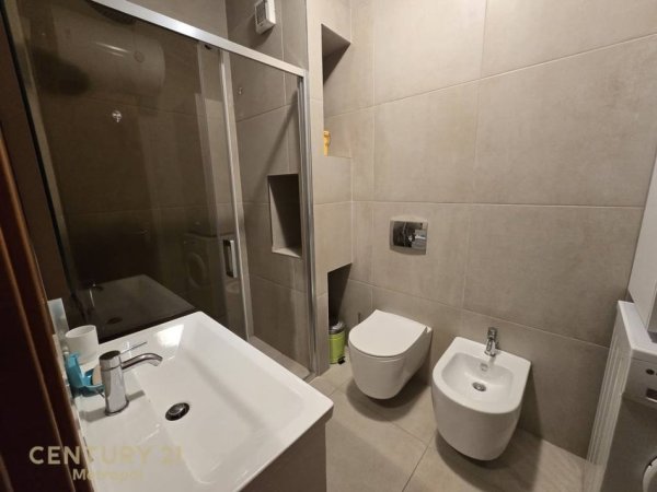 Tirane, jepet me qera apartament 1+1 Kati 4, 80 m² 750 € (Qender)