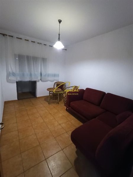 Tirane, jepet me qera apartament 3+1 Kati 3, 140 m² 500 € (KINOSTUDIO)