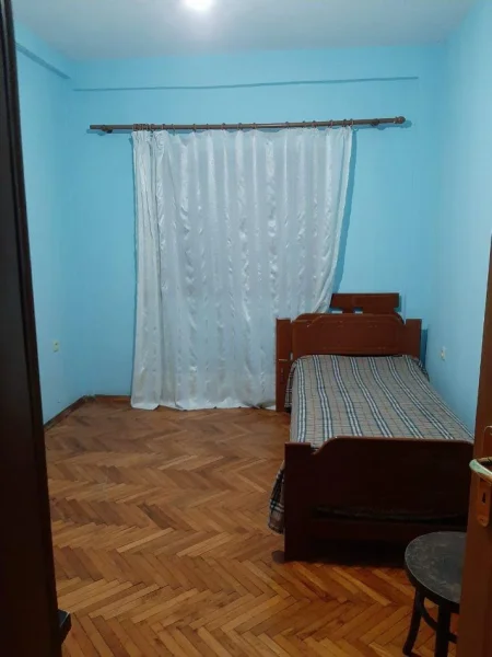 Tirane, jepet me qera apartament 2+1+Ballkon Kati 2, 100 m² 450 € (5 Maji)