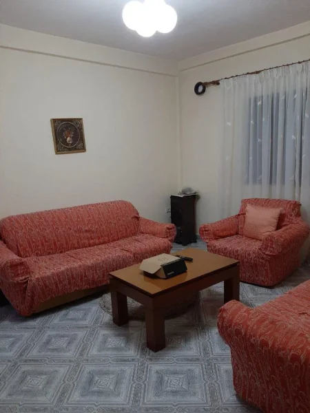 Tirane, jepet me qera apartament 2+1+Ballkon Kati 2, 100 m² 450 € (5 Maji)