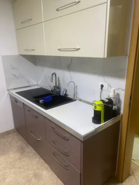 Shitet Apartament 3+1+2 + Depo ne Brryl, afer  Maternitetit të Ri Kati 6, 98 m² 140.000 €uro
