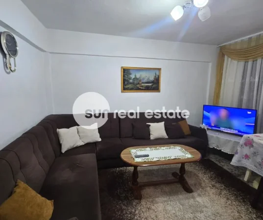 Shkoder, jepet me qera apartament 2+1+Ballkon Kati 2, 58 m² (KRYQEZIMI PREK CALI)