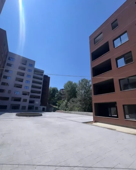 Tirane, shitet apartament 2+1 , 111 m² 155.000 € (Kompleksi Xheluks)