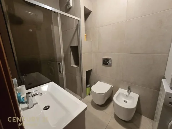 Tirane, jepet me qera apartament 1+1 Kati 4, 80 m² 750 € 