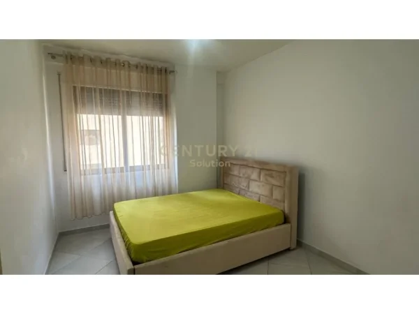 Tirane, jepet me qera apartament 3+1+Ballkon Kati 3, 125 m² 650 € (RRUGA JOKLIN PERSI)