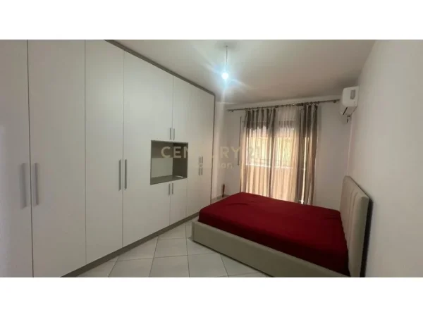 Tirane, jepet me qera apartament 3+1+Ballkon Kati 3, 125 m² 650 € (RRUGA JOKLIN PERSI)