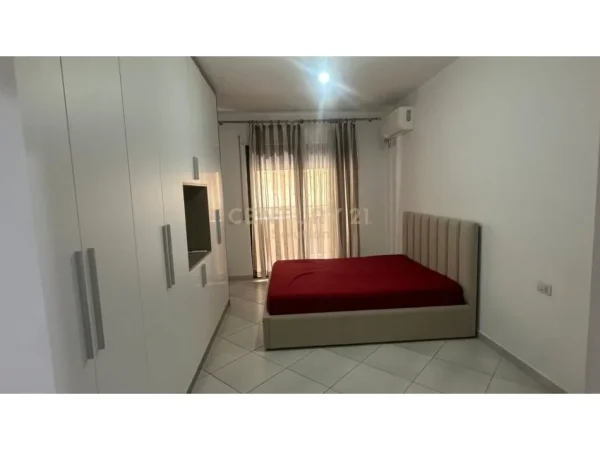 Tirane, jepet me qera apartament 3+1+Ballkon Kati 3, 125 m² 650 € (RRUGA JOKLIN PERSI)