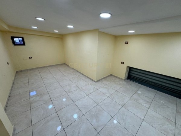 Tirane, jepet me qera ambjent biznesi , 30 m² 450 € 
