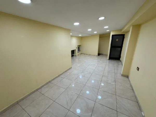 Tirane, jepet me qera ambjent biznesi , 30 m² 450 € 