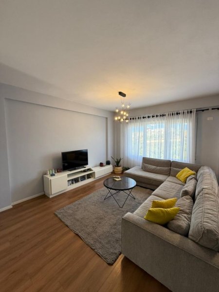 Tirane, jepet me qera apartament 2+1 , 100 m² 1.000 € (Kodra e Diellit 2)