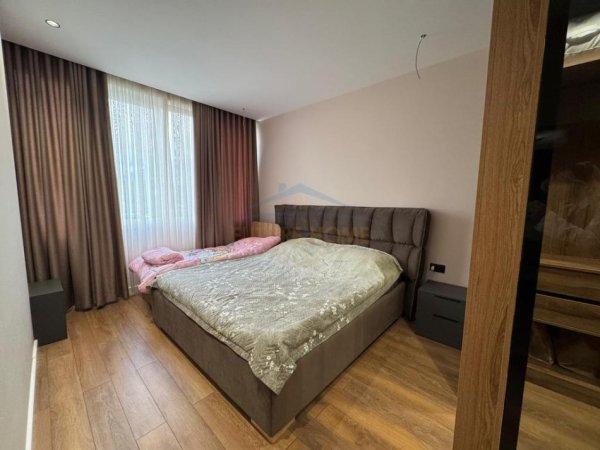 Tirane, shitet apartament 2+1+Ballkon Kati 2, 106 m² 155.000 € (FRESK)