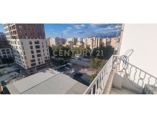 Tirane, jepet me qera apartament 2+1 Kati 7, 123 m² 600 € 