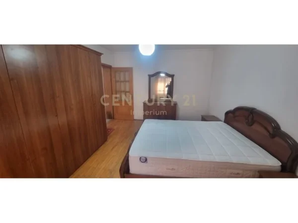 Tirane, jepet me qera apartament 2+1 Kati 7, 123 m² 600 € 