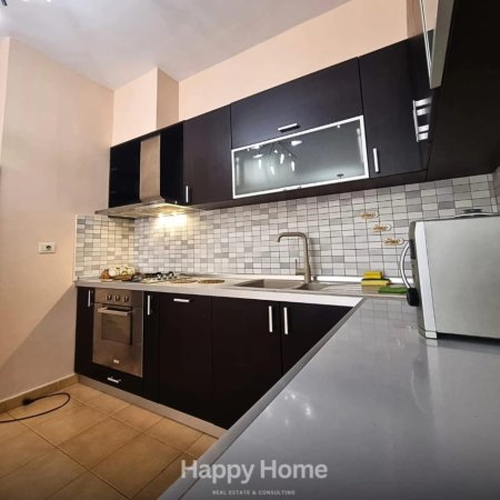 Tirane, jepet me qera apartament 2+1+Ballkon , 800 € 
