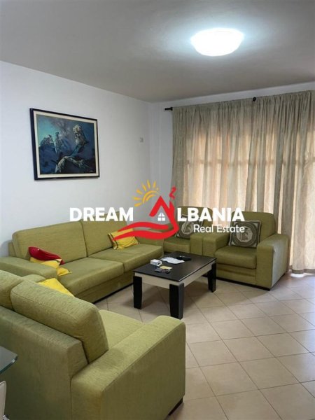Tirane, jepet me qera apartament 2+1 , 90 m² 600 € (Shkolla e Kuqe)