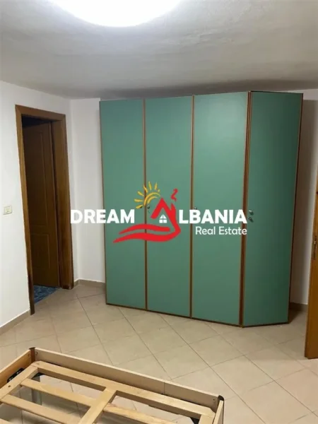Tirane, jepet me qera apartament 2+1 , 90 m² 600 € (Shkolla e Kuqe)